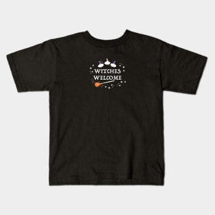 Witches welcome Halloween Kids T-Shirt